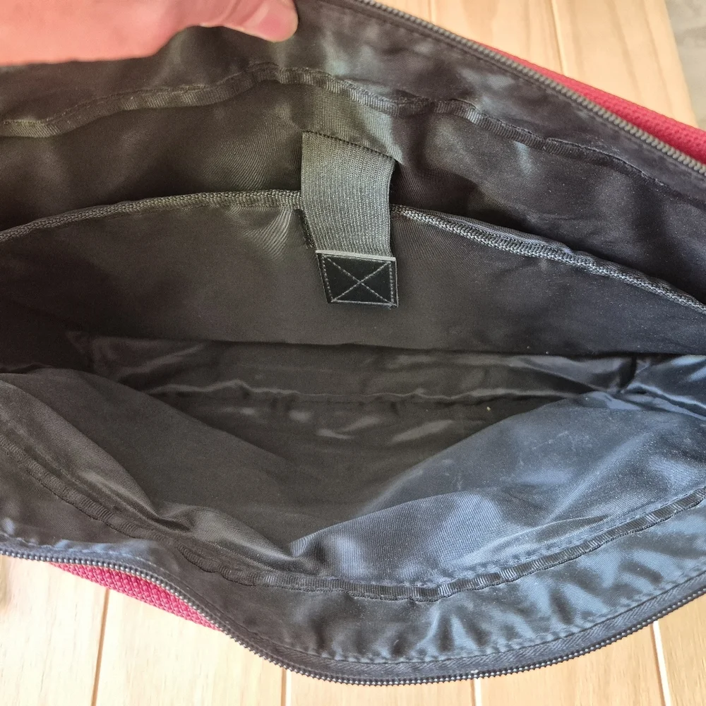 Merrill‎ Lynch Canvas Messenger Bag Red Embroidered Name Logo